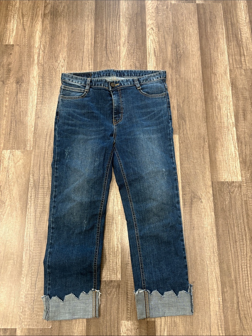 Women’s Dark Blue Cropped Jeans with Scalloped Hem